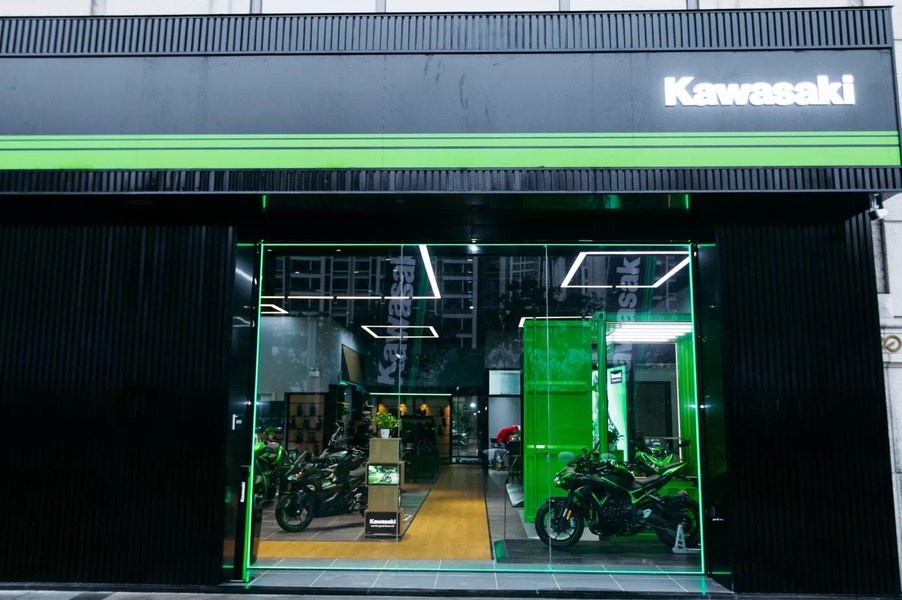 张雪机车丽水艾莱依店-金崎汇