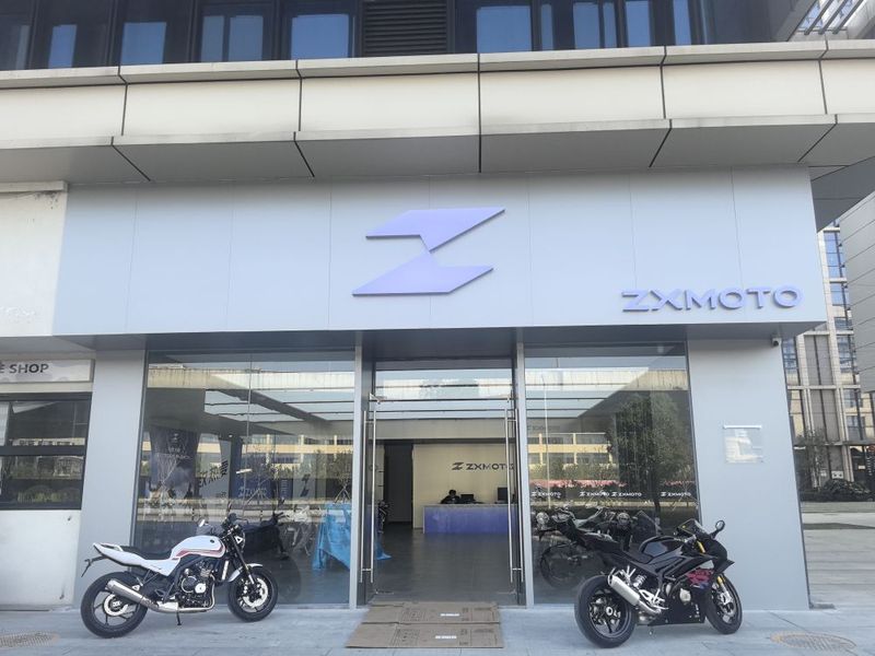 扬州张雪机车旗舰店